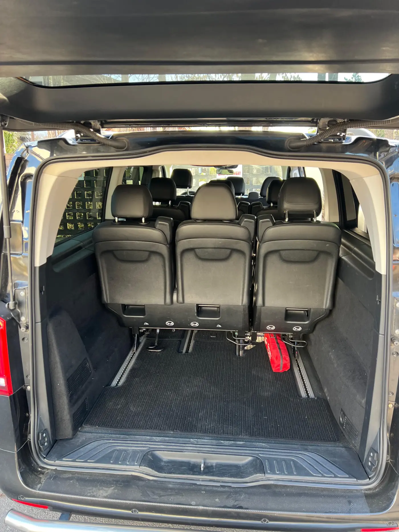 Large Luggage Capacity V-Class - Spațiu Generos Bagaje